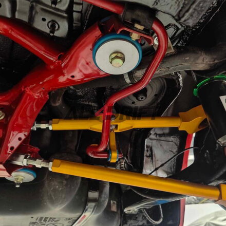 IRP Zadné horné camber ramená z hliníka s úchytmi pre stabilizátor - BMW E46